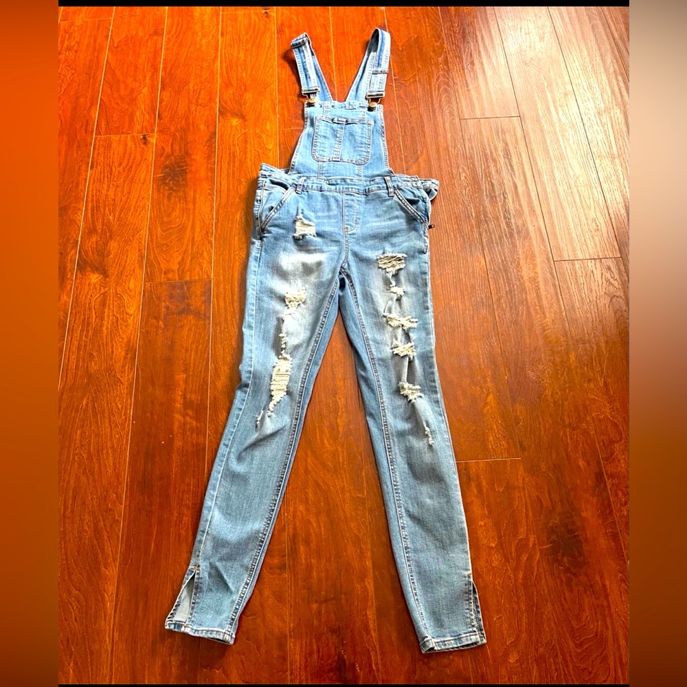 Dollhouse distressed bibbed overalls, juniors size 27 (5)